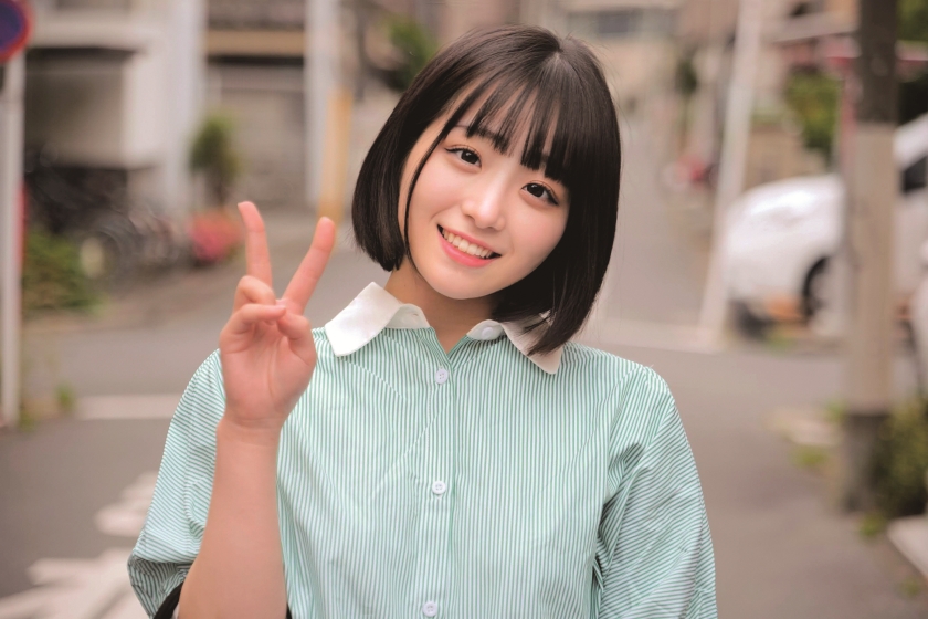 素人女子大生限定!パンティ素股でカチカチち●ぽがアソコに擦れて赤面発情!クロッチは恥ずかし汁まみれ!そのまま生で擦り合わせて、ヌルヌルワレメに結局つるんっと入って生中出し!!ウブなハニカミ娘編 みこ うみ 画像1