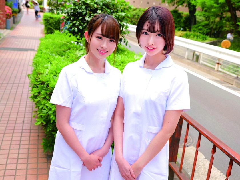 【童貞君を探し出して筆おろしセックス出来たら100万円！？】親友の素人娘2人が童貞求めてはじめての逆ナンパ！！ りのゃん じゅんちゃん Wカワイイ看護師さん！オナニーじゃないと射精できない遅漏チ○ポを気持ちよーく改善治療///W白衣の天使がヌキヌキハーレムご奉仕// みなみ ゆい 画像1