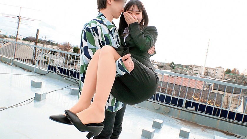 初々しいリクスー就活生めあちゃん(経済学部)とみくちゃん(人文学部) 画像1