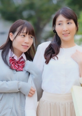 中野区に住むセレブな母娘が娘の家庭教師の色仕掛けにハマってしまう。交互に挿入して空いている方は乳首舐めをさせられ我慢汁が溢れているところにまた挿れるという変態母娘ま○こルーティーン！絶倫エリートち○ぽによって刻まれた淫行の履歴がこの家庭に残された！！