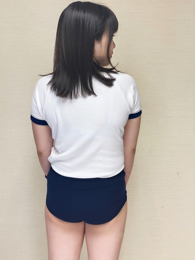 むちむちデカ尻 神ブルマ 美園ひまり 美少女やぽっちゃり娘にピチピチブルマ&体操着を着せ、ハミパン、ムレムレワレメを毛穴まで見えるほどの超ドアップ接写！さらに尻コキ、着衣お漏らし放尿やブルマぶっかけ等ブルマ好きに送る完全着衣フェチAV_1