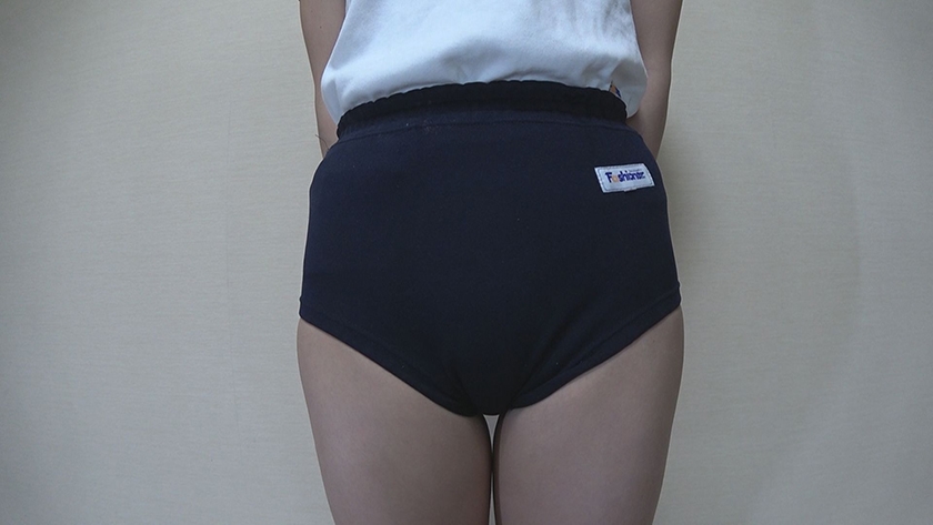 新セリナ ムチムチ美尻 神体育着 美少女やぽっちゃり娘らにピチピチ体育着を着せ、ハミパン、ムレムレワレメを毛穴まで見えるほどの超ドアップ接写！さらに尻コキ、着衣お漏らし放尿や体育着ぶっかけ等体育着好きに送る完全着衣フェチAV 画像1