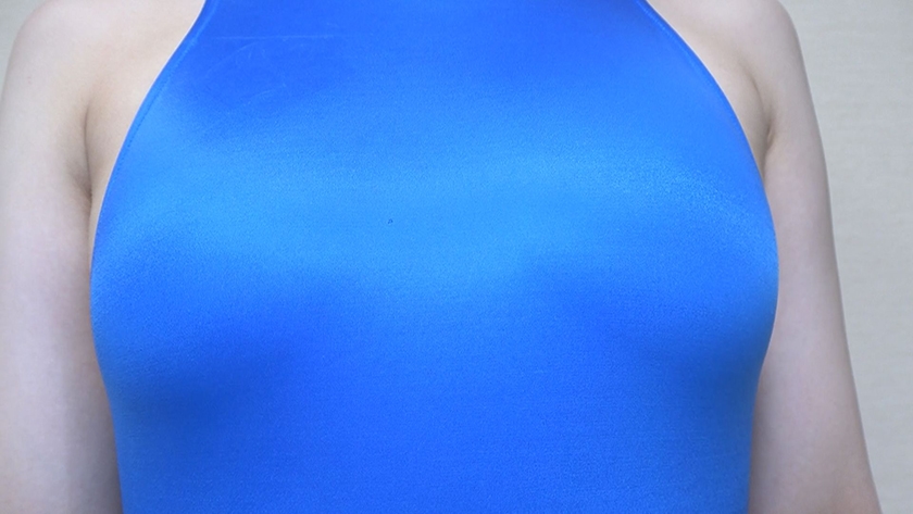 永野鈴 濡れてテカってピッタリ密着 神競泳水着 可愛い女子の競泳水着姿をじっとりと堪能！着替え盗撮から始まり貧乳から巨乳にパイパン、ハミ毛、ジョリワキ等のフェチ接写やローションソーププレイや競泳水着ぶっかけ等を完全着衣で楽しむAV 画像1