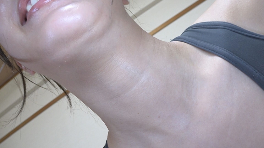 水端あさみ 神陸上ウェア スポーツ日焼けから筋肉美女アスリートの秘部を隠してきたウェアを巨乳や美乳パイパンや剛毛娘に着せジョリワキやハミ毛を堪能。陸上ユニホーム女子の太腿やお尻や着衣放尿まで！！身体にフィットするウェアのキワキワを超接写&完全着衣でハメ撮り 画像1