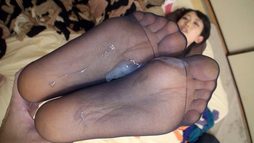 神パンスト 黒川すみれ 人妻や母、働く制服OL等やらしい熟女の美脚を包んだ生ナマしいパンストを完全着衣でムレた足裏からつま先を味わい尽くす！オナニーや顔騎や足コキ、時には中出し時にはお尻にコスってぶっかけとやりたい放題！発情させられた女の変態絶頂プレイを楽しむフェチAV_20