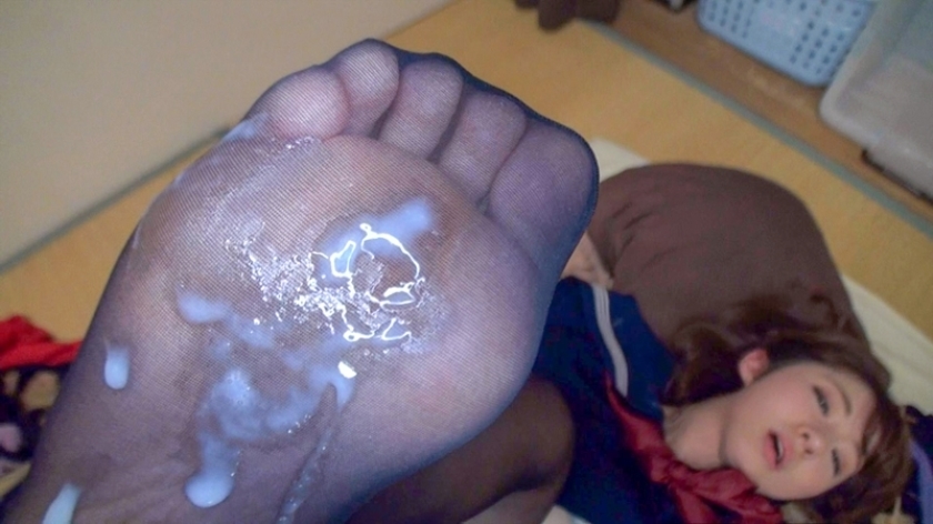 神パンスト 沖田里緒 人妻や母、働く制服OL等やらしい熟女の美脚を包んだ生ナマしいパンストを完全着衣でムレた足裏からつま先を味わい尽くす！オナニーや顔騎や足コキ、時には中出し時にはお尻にコスってぶっかけとやりたい放題！発情させられた女の変態絶頂プレイを楽しむフェチAV_18