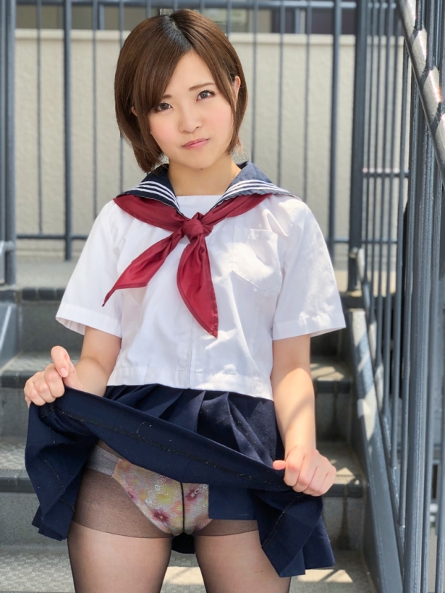 神パンスト 南なつき 制服美少女の美脚を包んだ生ナマしいパンストを完全着衣でムレた足裏からつま先を味わい尽くす！顔騎や足コキ、時には中出し時にはお尻にコスってぶっかけとやりたい放題！発情させられた女の変態絶頂プレイを楽しむフェチAV 南なつき_0