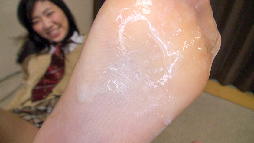 神パンスト はるか 制服美少女の美脚を包んだ生ナマしいパンストを完全着衣でムレた足裏からつま先を味わい尽くす！時には顔騎や足コキ、時には中出し、時にはお尻にコスってぶっかけとやりたい放題！発情させられた女の変態絶頂プレイを楽しむフェチAV_13