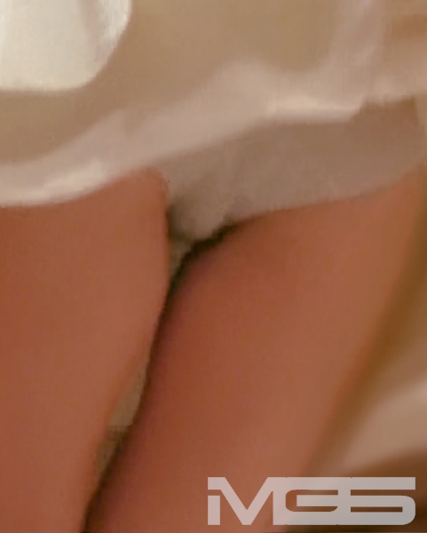 パンチラ逆さ撮り図鑑 12