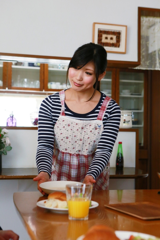 男子寮の寮母さんが熟女としては100点の肉感的なカラダなので是非ズコズコしたい豪華版 (1) ～スレンダー爆乳美女・藤下さん&ムッチリ丸尻美女・雨野さん_15