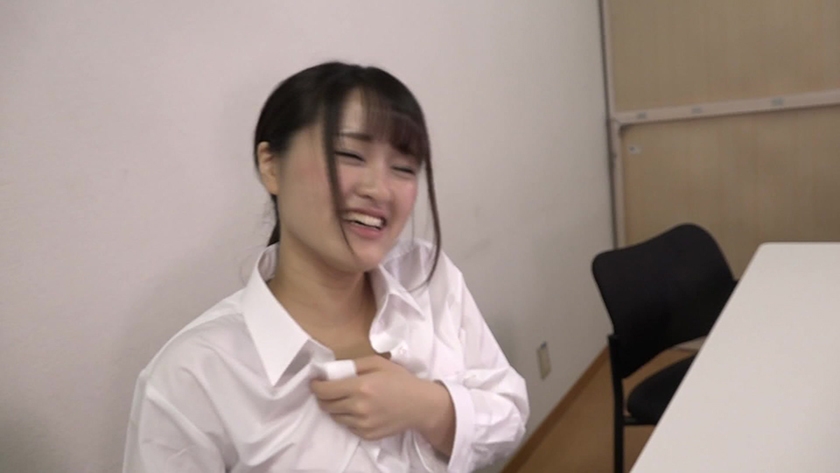 就職が決まってない女子大生をパラダイステレビがセクハラ面接 (2)~内定欲しさにリクルートスーツを脱いじゃう女子も!?2