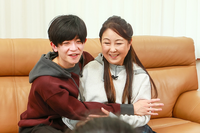 年の差婚夫婦の夜の営みに完全密着したら…こっそり妻の連れ子とも中●しSEXする夫の衝撃映像まで撮れちゃいました！10