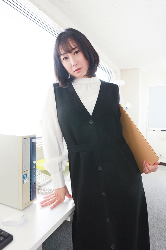 会社の女上司がデリヘルで働いていたので弱みにつけこみ本●(18)～オフィス用品販売会社・爆乳営業課長37歳 画像4