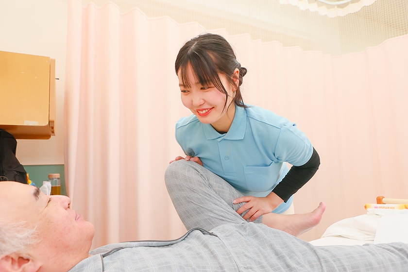 尿もれ改善トレーニング中に美人理学療法士がおっぱいを押しつけてくるので勃起が止まらない(9) 画像3