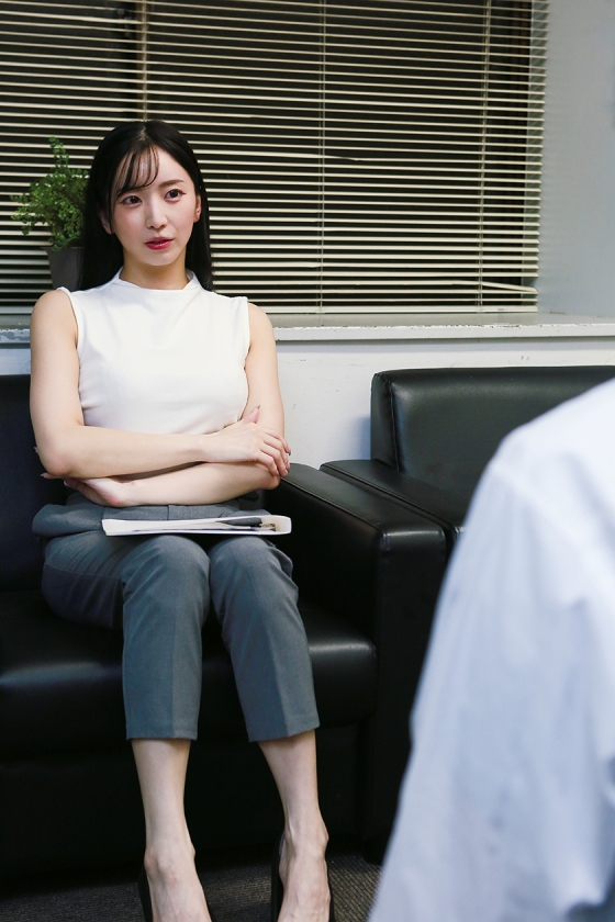 会社の女上司がデリヘルで働いていたので弱みにつけこみ本●(21)～教材制作会社のマン毛濃いめ巨乳係長34歳 画像2