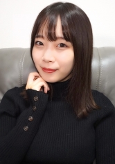 まお(21)：某有名 私大在籍！H大好きなインテリ美女と自宅でハメ撮り。