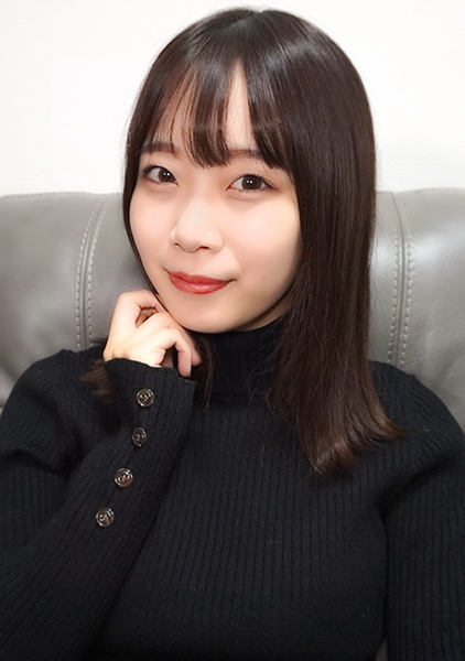 まお(21)：某有名 私大在籍！H大好きなインテリ美女と自宅でハメ撮り。