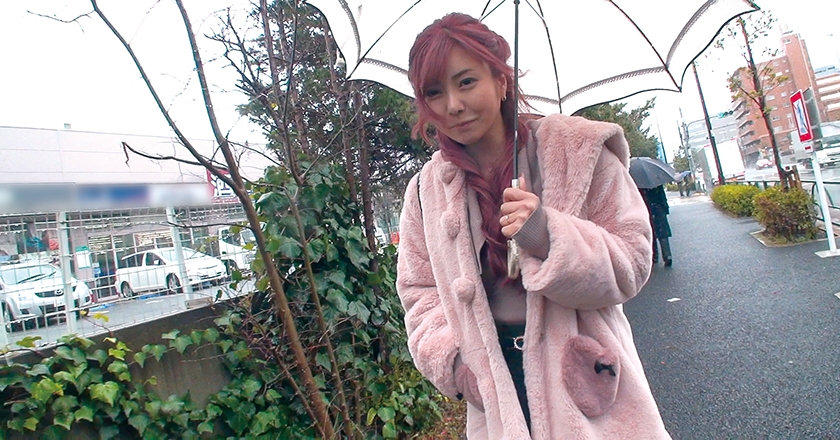 街角の綺麗でお金持ちそうな人妻さんにインタビューと偽り事務所に連れ込んで仕掛けたエロトラップでメ～ロメロにして中出し性交！ かりなさん29歳_1