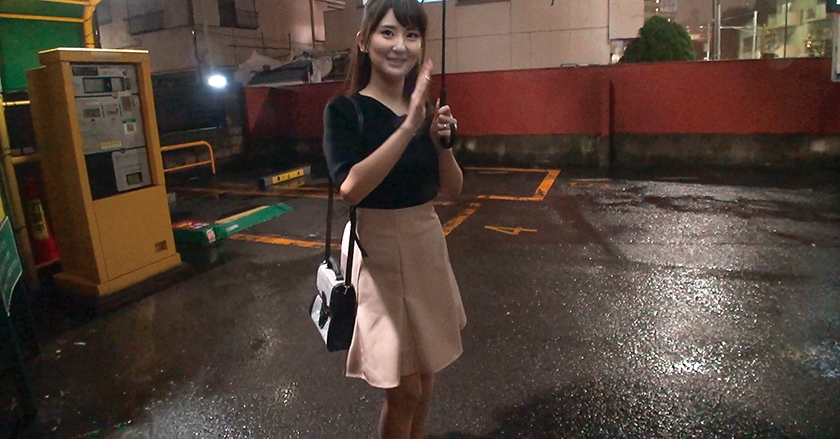 街角でスレンダーで目が大きくて可愛い奥さんにインタビューと偽り事務所に連れ込んで仕掛けたエロトラップでメ~ロメロにして中出し性交! のどかさん30歳_0