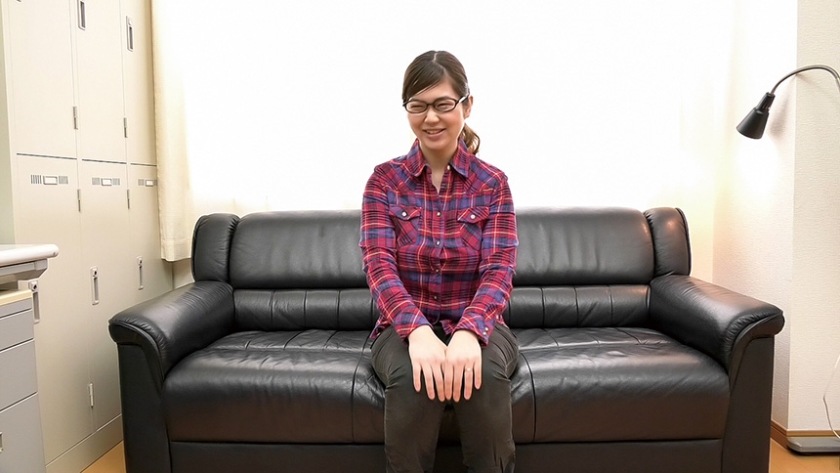 ホームセンターの園芸コーナーでパートをするダイナマイトボディのメガネ主婦 雪染さん25歳_7