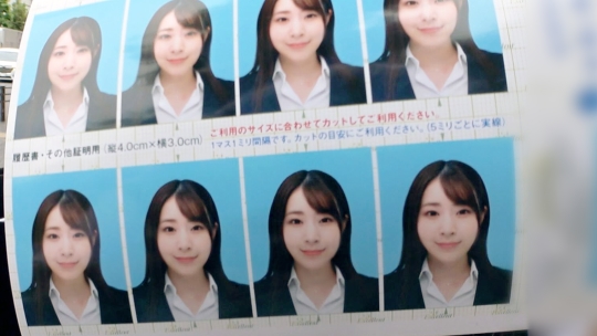 【就活女子】リクルートスーツを身に纏い…