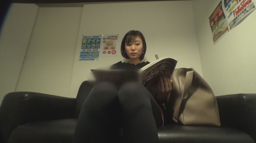 ネットカフェ盗撮 溢れ出る声を押し殺しオナニーに没頭する女達_11