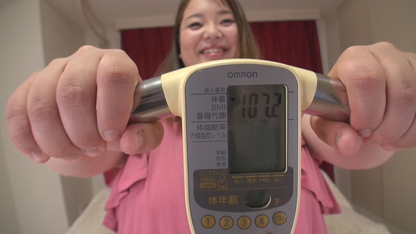 AVデビュー記念！107kg！！ぽちゃ娘ヘソ祭り 近藤なつ_5
