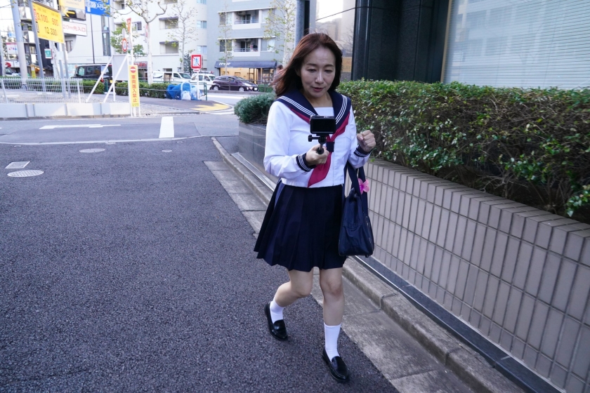 セーラー服熟女失禁羞恥 よしい美希 画像1
