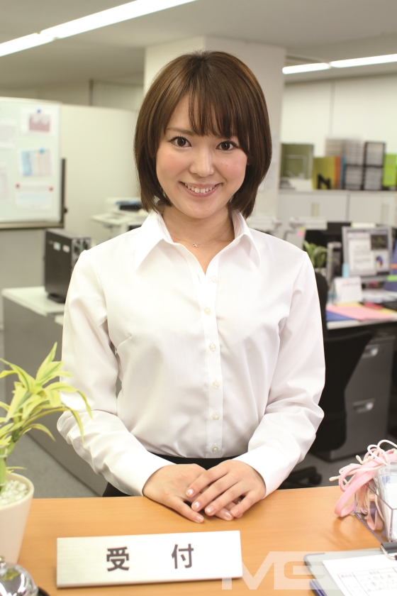 常に笑顔でお仕事中に性交_2