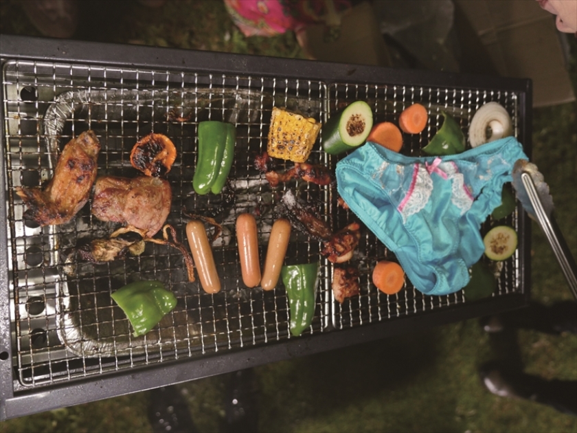 婦人会のBBQ大会で全裸羞恥芸をさせられていた僕の妻 玉木くるみ 京野美麗 戸田ゆりあ_8