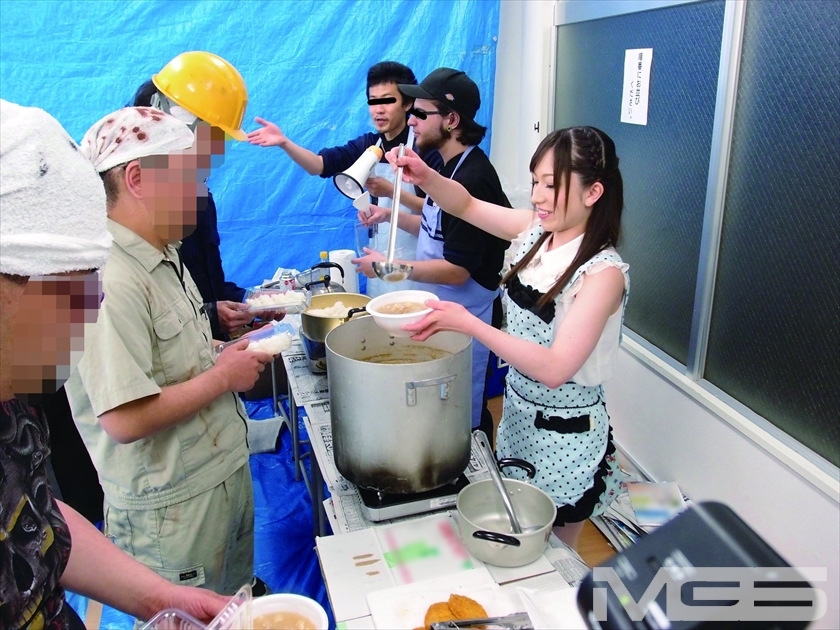 ハメ潮100リットル 中出しザーメン10リットル 新人女優をダマして超汗臭い日雇い労働者とナマ中出し乱交SEXをさせろ！_7