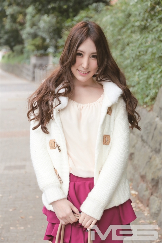 羞恥！野外腰砕け！激ヤバ・ビッグバンローターをマ○コに入れて潮吹きアクメデート！ 7_10