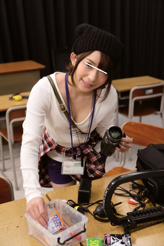 禁止された社内恋愛の制裁で彼氏の目の前で上司棒を挿入される 嫌がっても『ふたりともクビにするぞ』と脅されて泣き寝入りするしかないサディスティッ クヴィレッジの女AD 2_19