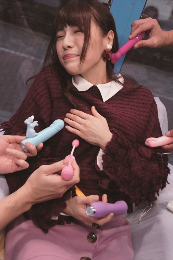 マジックミラー号ハードボイルド 1秒に19回の激ピスマシンバイブで人生初のポルチオイキを体験して潮を吹きまくった彼女さんはデート中の彼氏を裏切ってデカマラを自分から挿入してしまうのか！？3 サディスティックヴィレッジならではのミラー号ハードボイルドな世界を作品集ですべてお見せします！ 新作撮り下ろし5人！ 合計10タイトル 8、5時間 48人_4