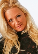 
                        アレクシス・マローン
    