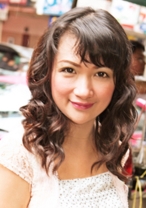 
                        フローイ from タイ
    