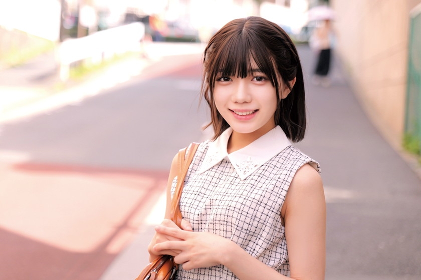 10代限定!素人女子大生 生まれて初めての恥じらい素股体験!クリトリスが勃起チ○ポと擦れ合って我慢できずにヌルっと生挿入!そのままうぶオマ○コに生中出し! 3 画像18