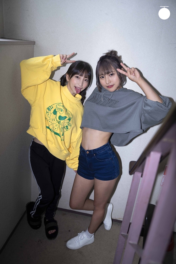 ハメ撮りレズH ボンビーガールな大学生！「アタシと…ちょっとエッチな配信してみない？」生活費と親友のココロを手に入れる方法 冬愛ことね 北城希 画像1