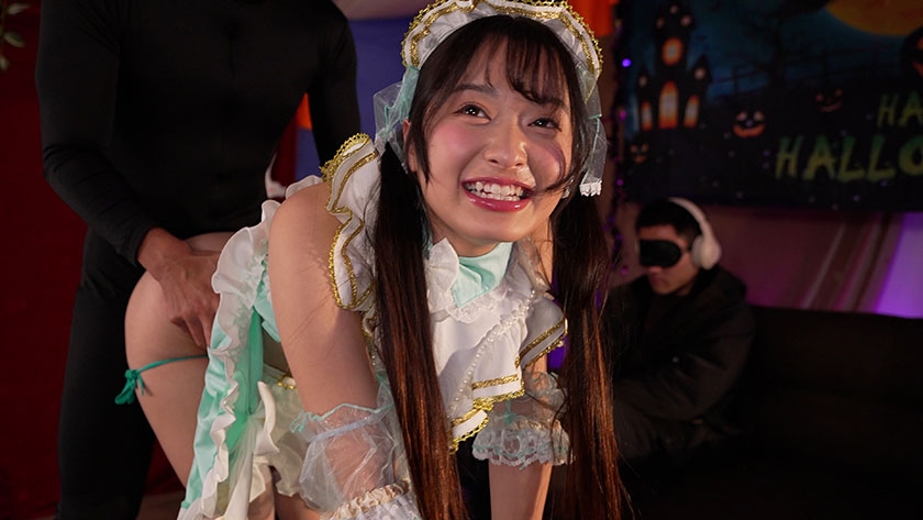 青山のハロウィンで見つけたパリピが挑戦!巨乳の彼女が何をされても我慢できれば100万円ノーリアクションゲーム! 画像3