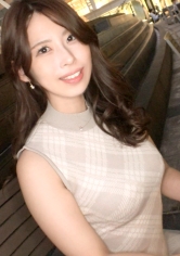 旦那公認の抑えられないネトラレ衝動！真面目そうなドM変態妻がカメラの前で全てを晒す。ブラから乳首が零れるほどの美乳とムッチリ美尻。旦那以外にま●こを搔き混ぜられてピチャピチャ潮吹き。自分の潮がたっぷりついた指を舐める表情もエロ過ぎる！圧倒的感度のま●こは挿入しただけで絶頂？！他人棒で汗だく逝きまくり！【初撮り】ネットでAV応募→AV体験撮影 2326_img