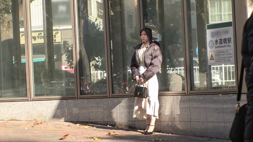 初撮りAVレビュー sp-SIRO-5478 目指すは旦那に見つけてもらうため！！三十路お姉さんの淫乱ハラハラ浮気セックス大開幕！！やらしい唇からベロを出した舌フェラディープキスで、ご無沙汰キッスの再デビュー！！全身をぴくぴくと跳ねらせ、完全にセックスのスイッチが入った淫乱人妻を、おっぱいからお尻から豪快に揉みしだく！！アンアンッと人妻のくせに子犬のように喘ぐ満足っぷり！！久々のセックスに期待しているのかマンコを大洪水にさせて、ケツ穴をひくつかせながら四つん這いクリイジリ！！ガチガチに勃起した乳首にデカチンに久々のご対面三点フェラ！！5年ぶりのキツマンを巨砲で耕すと嬉しそうにキャンキャン喘ぐ人妻！！どうだ！これがAVだぞ！！旦那とは言わず全世界にメス顔を晒してイケ！！！！ 画像シーン04