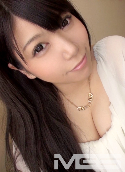 里菜 20歳 メイド喫茶店員