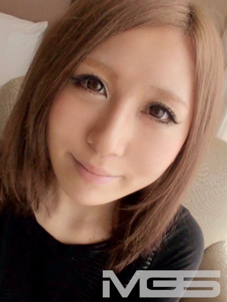 芽里 22歳 アパレル店員