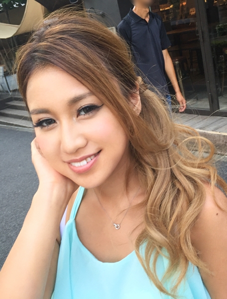 カレン 23歳 海の家スタッフ