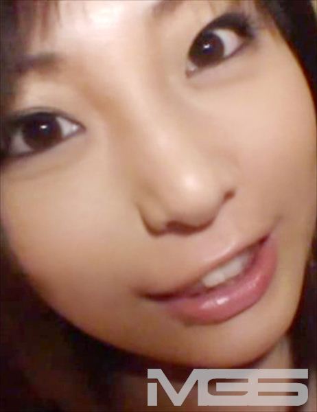 綾 23才 ドリンクスタンド店員