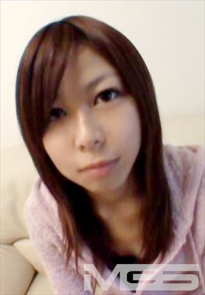 サエ 19才 ペットショップ店員