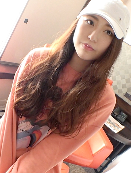 あや 20歳 ウエイトレス
