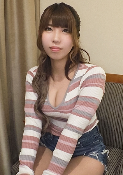 かな 23歳 アパレルショップ店員
