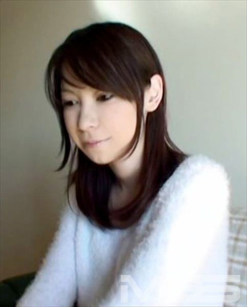 ハル 22才 派遣事務員
