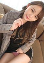 【初撮り】【セクシー過ぎる文学女子】【スレンダー美脚】パンチラギリギリのニットワンピを纏う色気ダダ漏れインテリJDが登場。巨根を自ら喉奥に当てながら頬張り、涙目で挿入を乞うと、美巨尻を震わせ激ピストンに身悶える。 ネットでAV応募→AV体験撮影 1756
